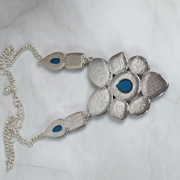 Faceted Resin Bib Style Necklace - Picture 4 of 5